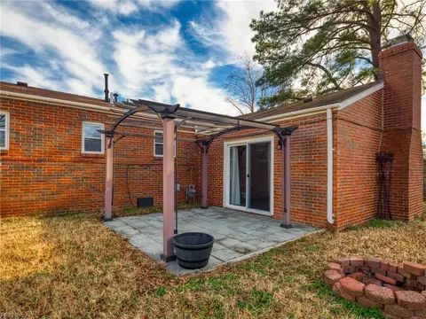 Exterior - 3929 Ahoy Dr, Chesapeake, VA 23321 photo 3 of 8