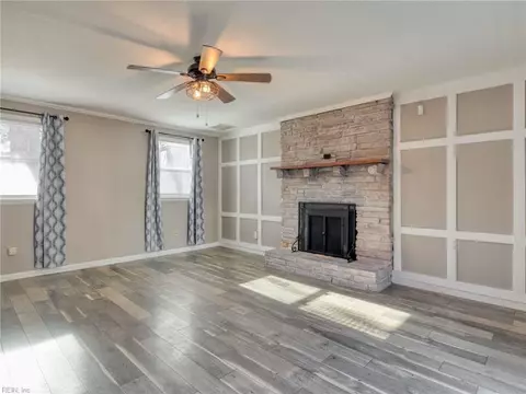 Living - 3929 Ahoy Dr, Chesapeake, VA 23321 photo 6 of 10
