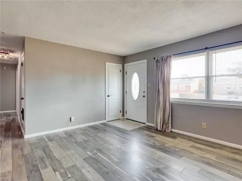 Living - 3929 Ahoy Dr, Chesapeake, VA 23321 photo 3 of 10