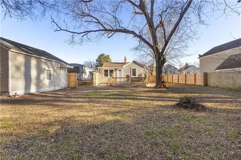 31 Pollux Cir E, Portsmouth, VA 23701