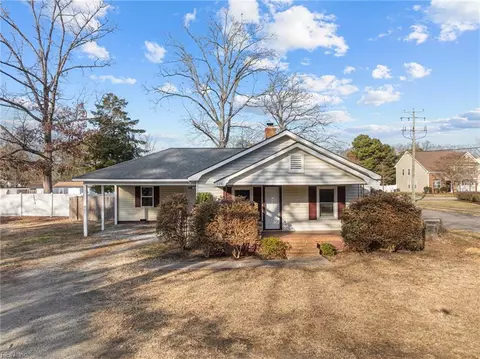 328 Suburban Dr, Suffolk, VA 23434