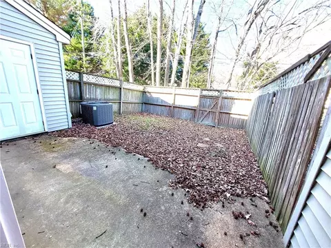 138 Corwin Cir, Hampton, VA 23666 photo 25