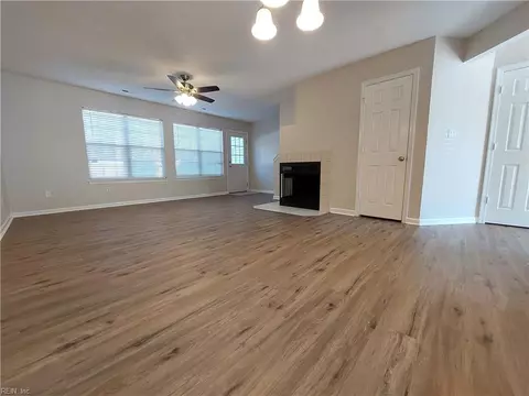 138 Corwin Cir, Hampton, VA 23666 photo 8