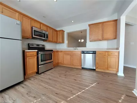 138 Corwin Cir, Hampton, VA 23666 photo 6