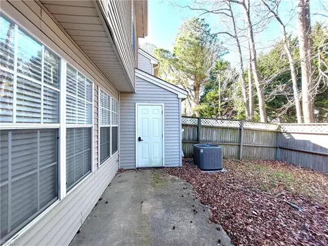 138 Corwin Cir, Hampton, VA 23666 photo 26
