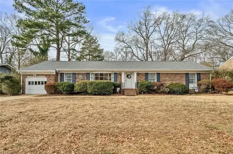 2860 Greenwood Rd, Chesapeake, VA 23321