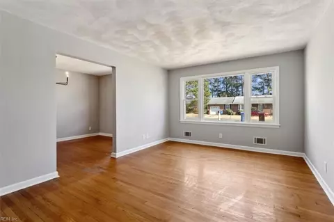 Living - 4341 Coffman Blvd, Chesapeake, VA 23321 photo 1 of 2