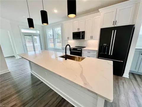 1068 Butte Ln, Chesapeake, VA 23320