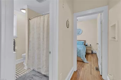 Entry Way - 224 Cherry Ave, Hampton, VA 23661 photo 6 of 8