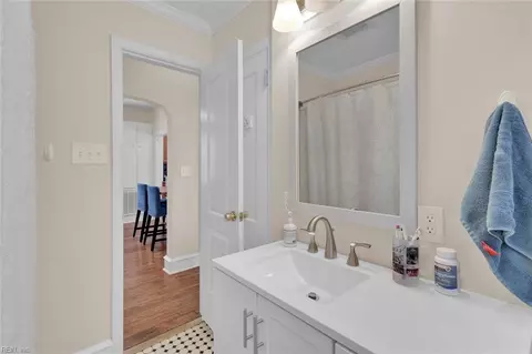 Bath - 224 Cherry Ave, Hampton, VA 23661 photo 3 of 4