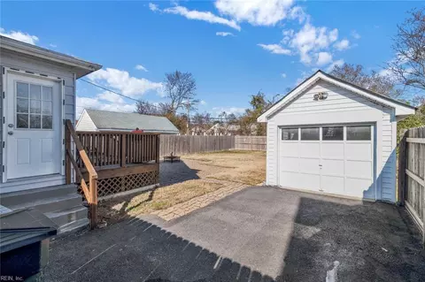 Exterior - 224 Cherry Ave, Hampton, VA 23661 photo 5 of 8
