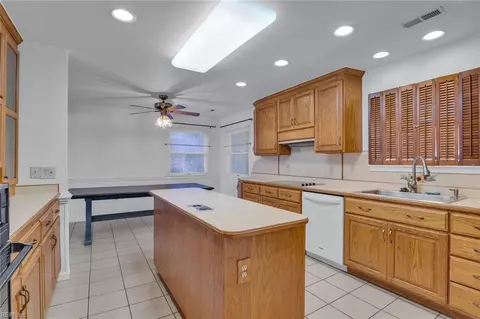 19 Raymond Dr, Hampton, VA 23666 photo 6