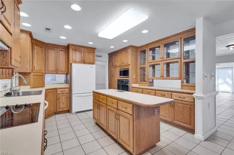 19 Raymond Dr, Hampton, VA 23666 photo 7