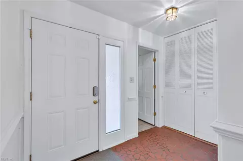19 Raymond Dr, Hampton, VA 23666 photo 4