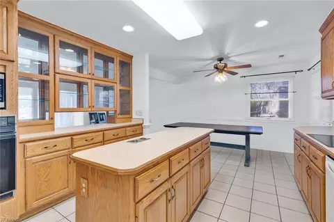 19 Raymond Dr, Hampton, VA 23666 photo 5