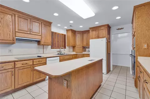 19 Raymond Dr, Hampton, VA 23666 photo 8