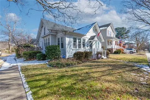 Exterior - 126 Ocanoe Pl, Hampton, VA 23661 photo 11 of 13