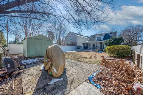 Exterior - 126 Ocanoe Pl, Hampton, VA 23661 photo 10 of 13