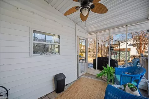 Exterior - 126 Ocanoe Pl, Hampton, VA 23661 photo 4 of 13