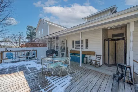 Exterior - 126 Ocanoe Pl, Hampton, VA 23661 photo 9 of 13