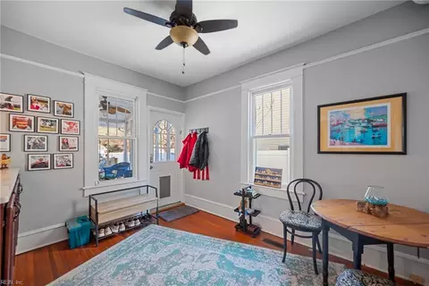 Entry Way - 126 Ocanoe Pl, Hampton, VA 23661 photo 5 of 6