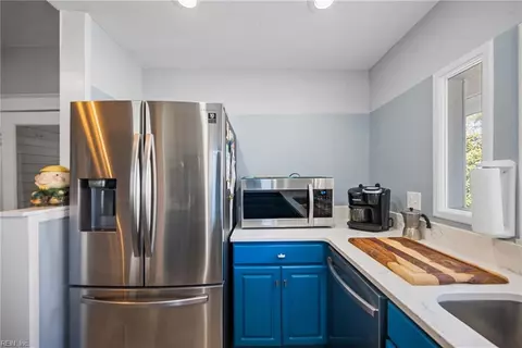 Kitchen - 126 Ocanoe Pl, Hampton, VA 23661 photo 2 of 2