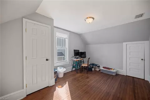 Bedroom - 126 Ocanoe Pl, Hampton, VA 23661 photo 3 of 6