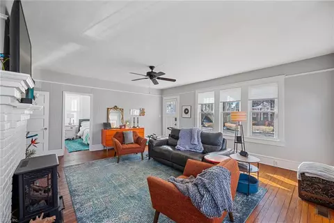 Living - 126 Ocanoe Pl, Hampton, VA 23661 photo 1 of 2