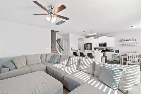 Entry Way - 1306 17th St, Chesapeake, VA 23324 photo 5 of 11