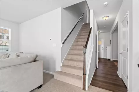 Entry Way - 1306 17th St, Chesapeake, VA 23324 photo 2 of 11