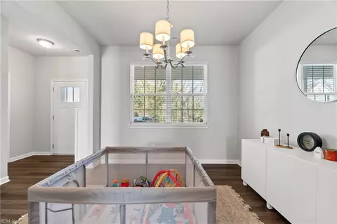 Entry Way - 1306 17th St, Chesapeake, VA 23324 photo 9 of 11