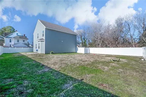 Exterior - 1306 17th St, Chesapeake, VA 23324 photo 6 of 8