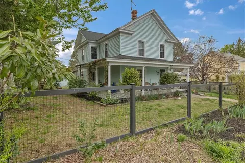 61 First Church St, Dendron, VA 23839