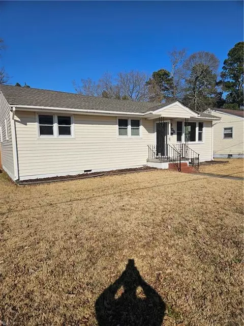 805 Redstart Ave, Chesapeake, VA 23324