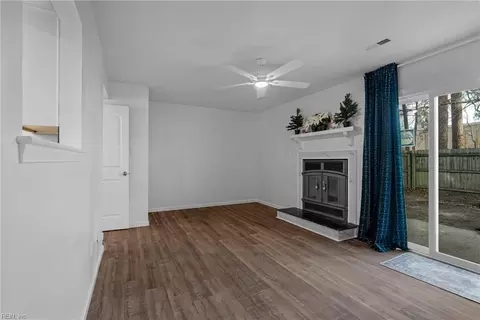 Living - 382 Kinsmen Way, Hampton, VA 23666 photo 3 of 3