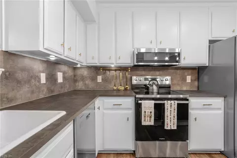 Kitchen - 382 Kinsmen Way, Hampton, VA 23666 photo 6 of 10
