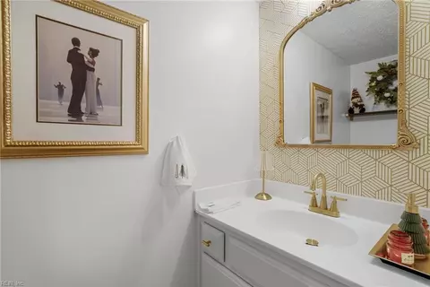 Bath - 382 Kinsmen Way, Hampton, VA 23666 photo 1 of 5
