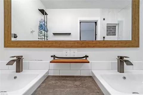 Bath - 382 Kinsmen Way, Hampton, VA 23666 photo 3 of 5
