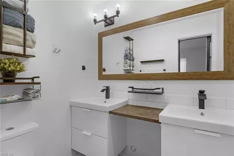 Bath - 382 Kinsmen Way, Hampton, VA 23666 photo 5 of 5