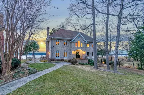 3 Island View Dr, Newport News, VA 23602