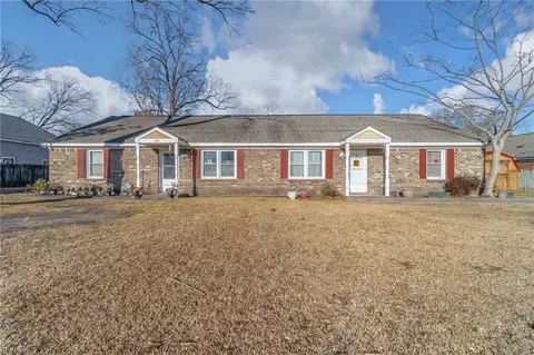 910 Michael Dr, Chesapeake, VA 23323