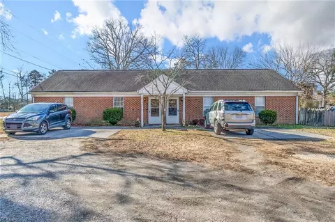 916 Michael Dr, Chesapeake, VA 23323