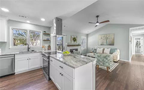 2305 Broadnax Dr, Chesapeake, VA 23323