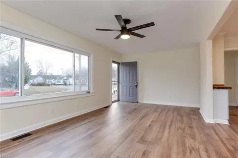 Living - 27 Clayton Drive Dr, Hampton, VA 23669 photo 3 of 5