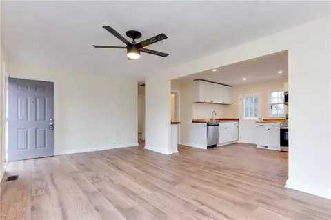 Living - 27 Clayton Drive Dr, Hampton, VA 23669 photo 4 of 5