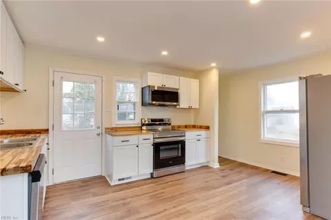 Kitchen - 27 Clayton Drive Dr, Hampton, VA 23669 photo 2 of 3