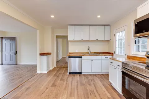 Kitchen - 27 Clayton Drive Dr, Hampton, VA 23669 photo 3 of 3