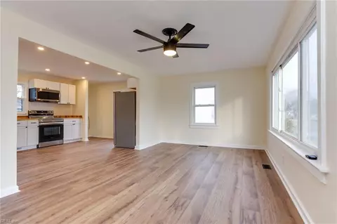 Living - 27 Clayton Drive Dr, Hampton, VA 23669 photo 5 of 5