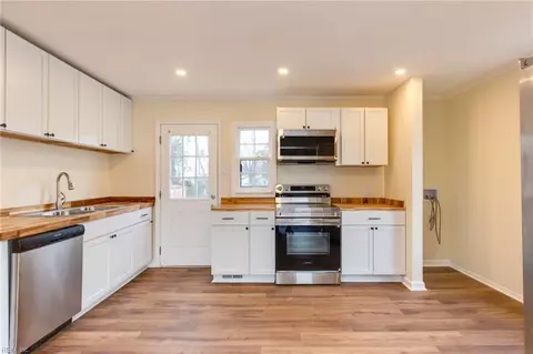 Kitchen - 27 Clayton Drive Dr, Hampton, VA 23669 photo 1 of 3