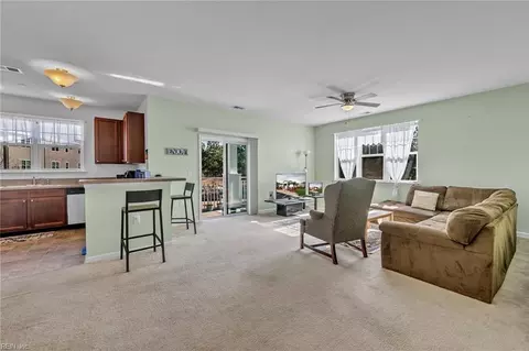4316 Hillingdon Bnd #201, Chesapeake, VA 23321